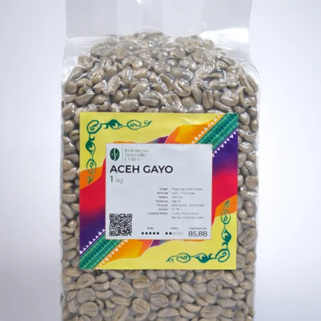 A detailed view of Arabica Aceh Gayo coffee beans, emphasizing their vibrant color and distinct shape.